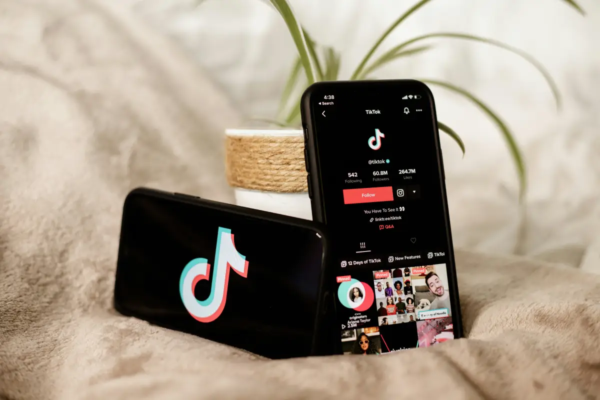 Handys mit Startseite - TikTok Agentur
