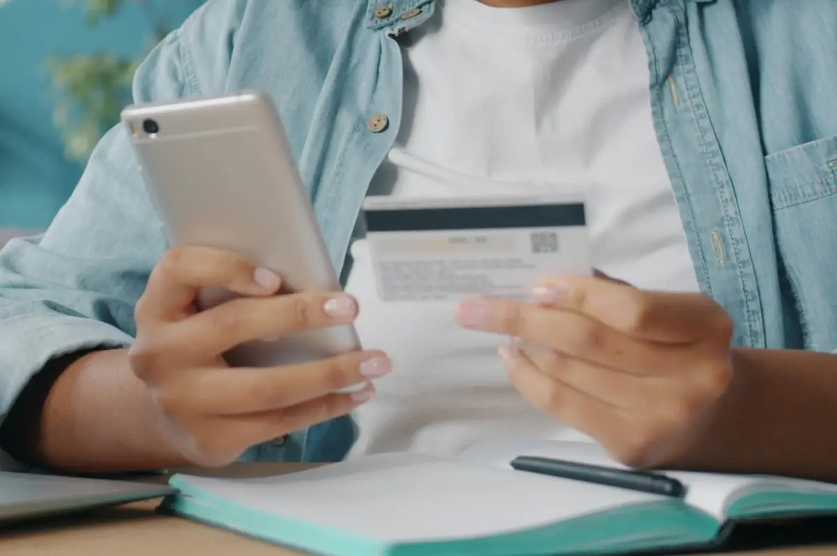 Shopping auf Handy durch paid ads